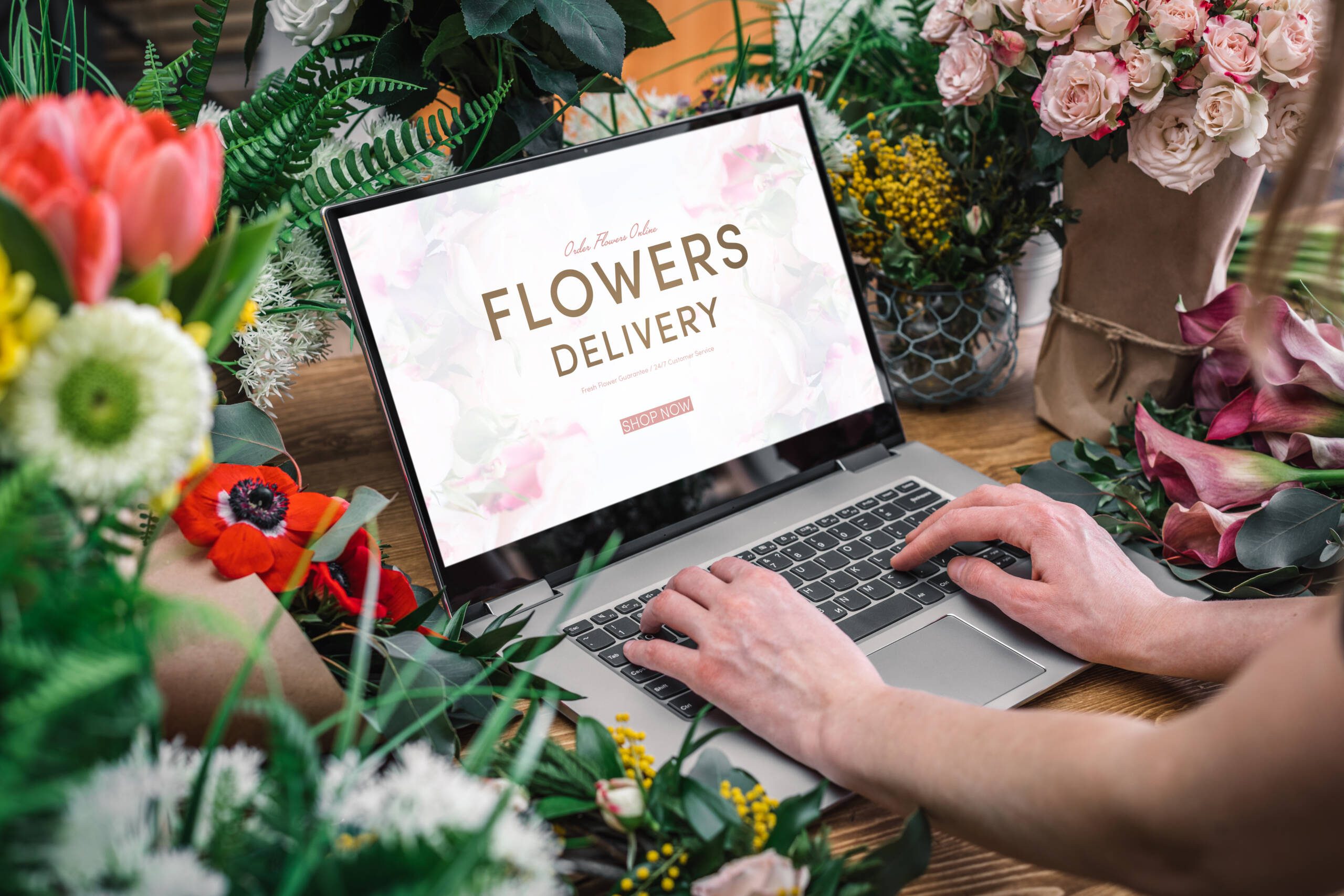 Florist using interface of online flower shop