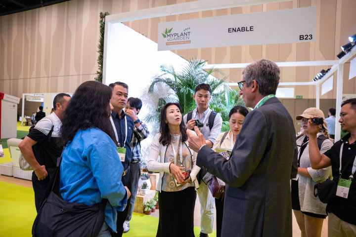 Group of international visitors listening to an exhibitor inside the Myplant & Garden Middle East show floor.