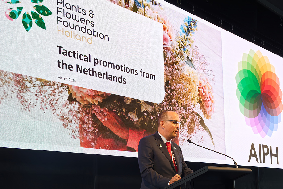 Jack Goossens presenting Dutch flower marketing strategies at AIPH Conference Sydney.