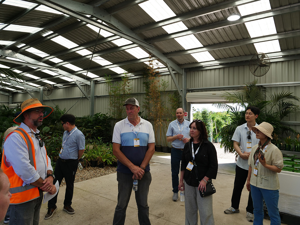 Delegates listening to nursery presentation during AIPH professional tour in Sydney
