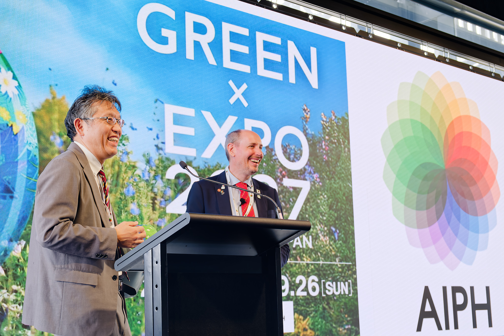 Ryuji Wakisaka presents a progress update on GREEN×EXPO 2027 Yokohama at the International Horticultural Expo Conference.