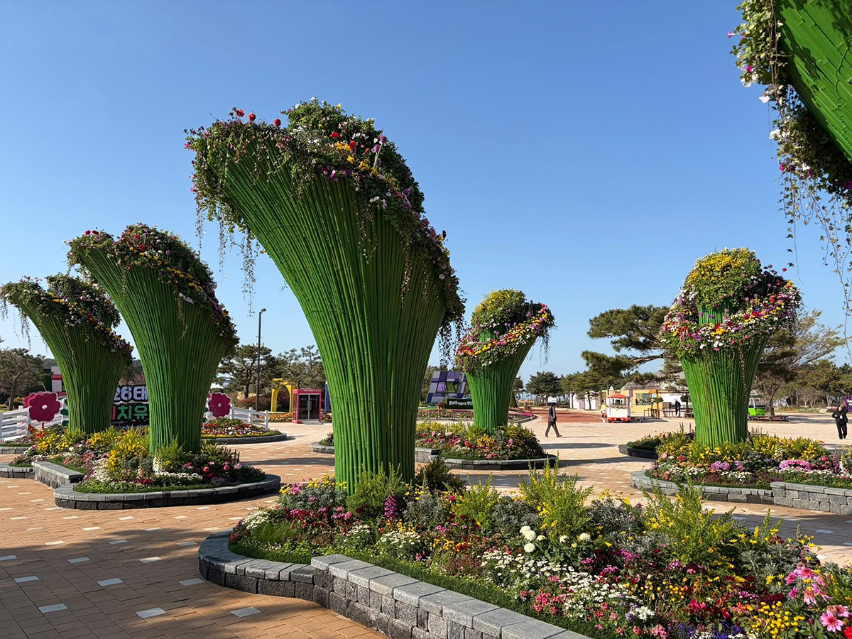Large sculptural plant installations at Taean International Horticultural-Healing Expo 2026