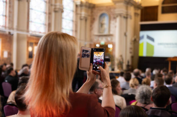 Audience member photographing presentation at Tuinbouw Footprint Event in the Netherlands