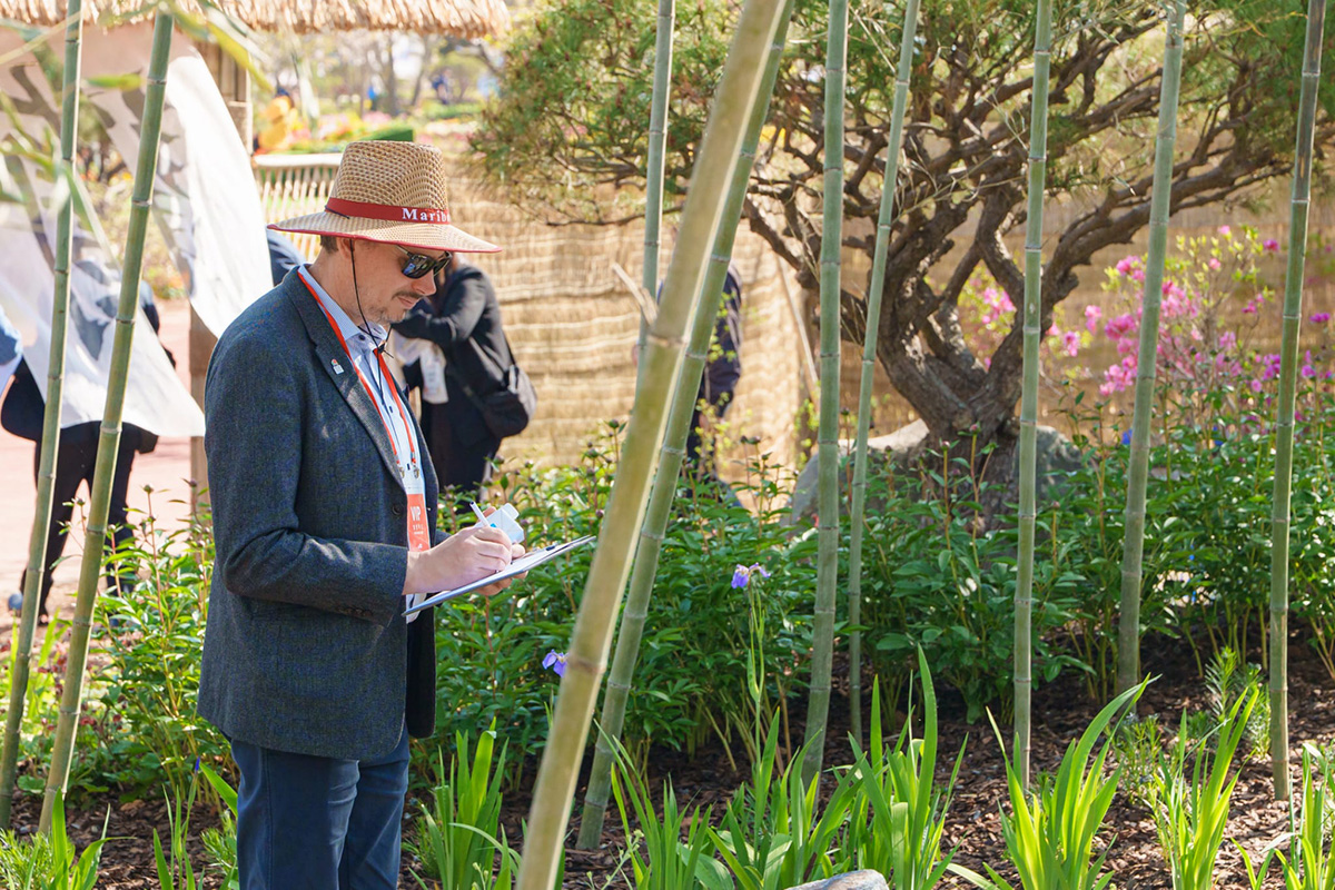 AIPH Secretary General assessing a garden display and taking notes at Taean Expo 2026