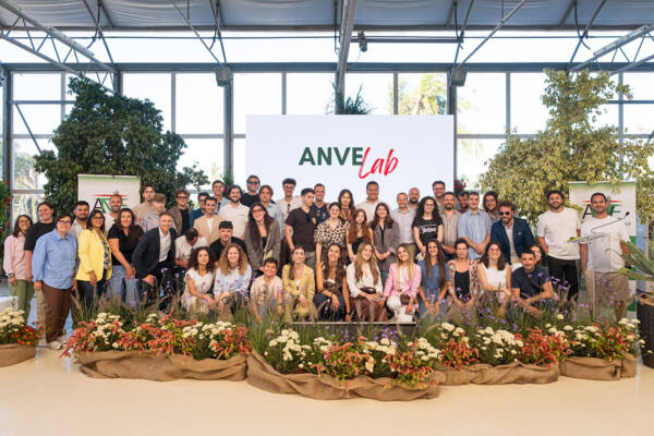 ANVE Lab participants gather for a group photo at the Monopoli nursery event.
