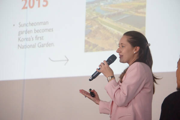 Elena Terekhova presents AIPH Green City examples during Landscape Network 2026 in Yokohama.