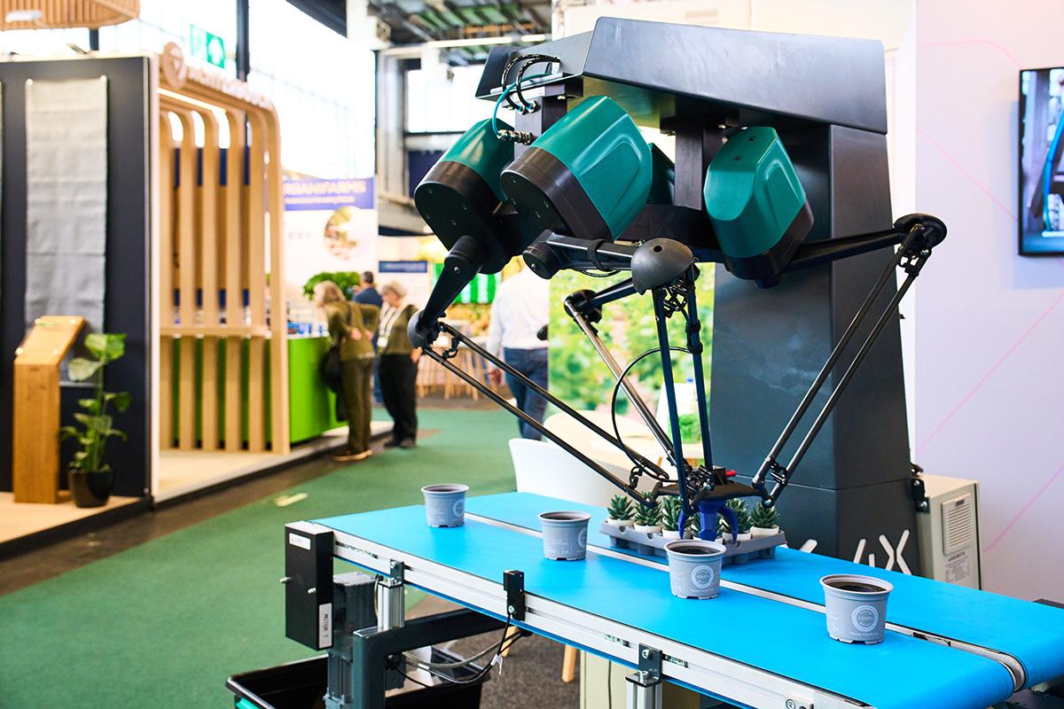 The 4X Delta Cobot demonstrates automated plant handling at GreenTech 2026.