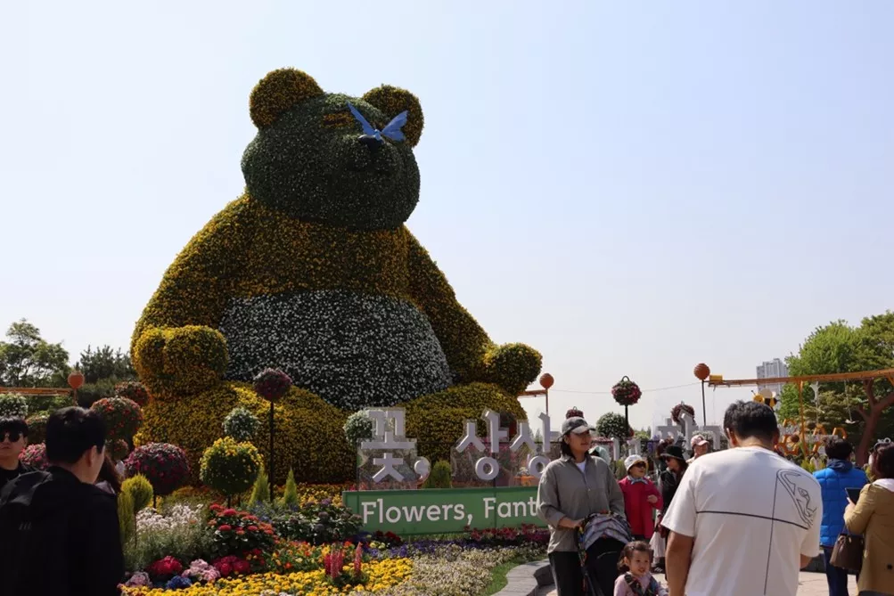 Visitors gather around a large floral sculpture at Ilsan Lake Park during the 2025 Goyang International Flower Festival.
