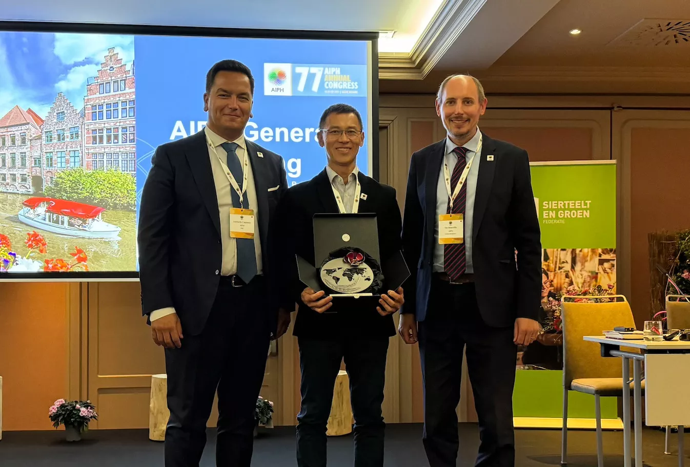 Leonardo Capitanio, Robert Hideyuki Okubo, and Tim Briercliffe