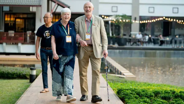 Paul and Kay Rochford walking together during the AIPH Spring Meeting 2025 in Thailand.